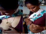 Today Exclusive – Desi Tamil Bhabhi Boobs Video Record By Hubby