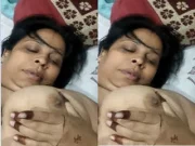 Today Exclusive – Bhabhi Play with Her Big Boobs