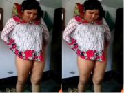 Today Exclusive – Bhabhi Wearing Cloths