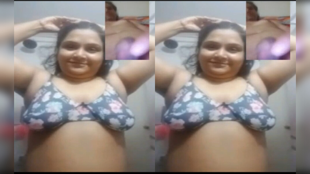 Bangladeshi Bhabi Showing On VideoCall
