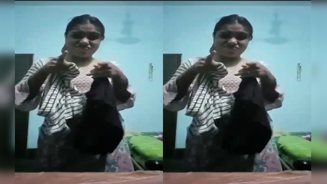 Bangladeshi Shy Girl Showing For Lover