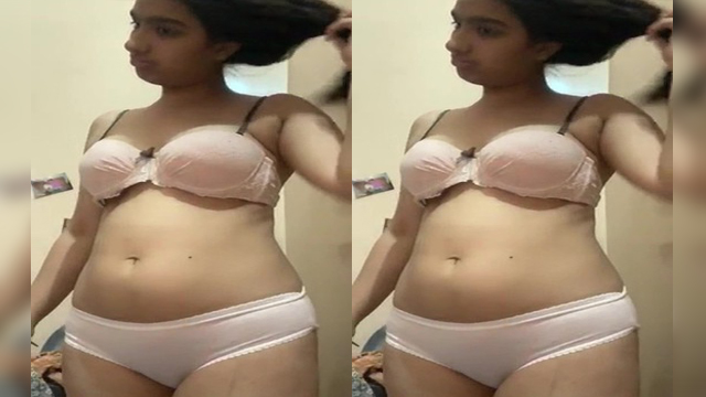 Simran Punjabi Girl Nude Selfie Part1