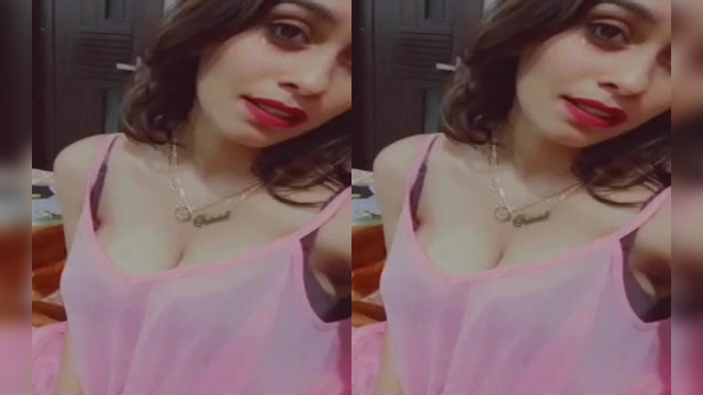 Beauty Teen Girl boobs show