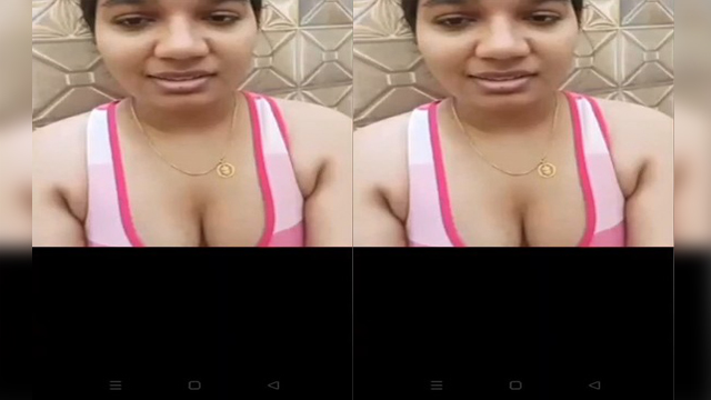 Bhabhi Shows Her Boobs