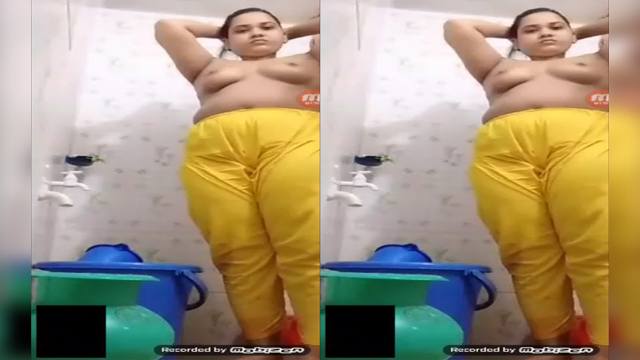 Bangladeshi Married Bhabi Bathing Part2