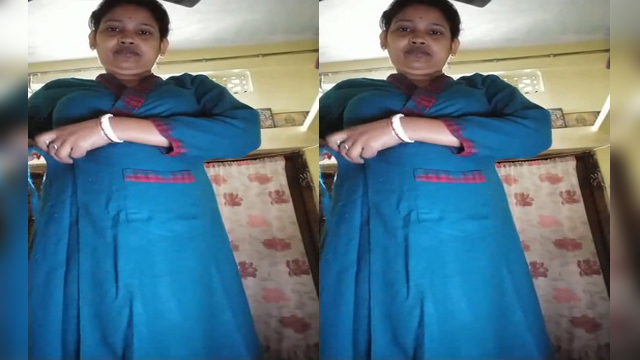 Sexy Boudi Shows her Nude Body