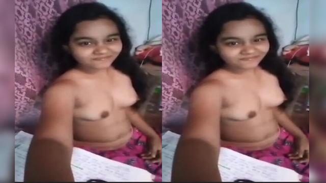 Desi Cute Girl Showing Boobs