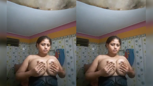 Bhabhi Shows Her Big Boobs