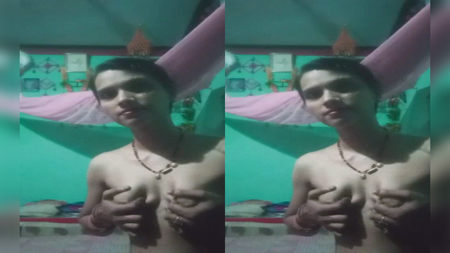 Beautiful village bhabhi making video for lover