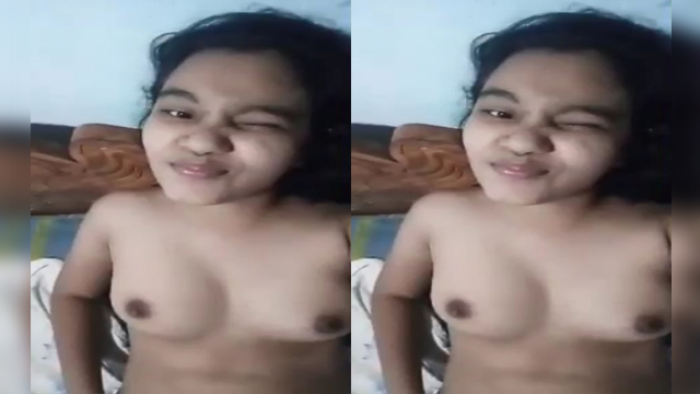 Cute Desi Girl Showing boobs Update