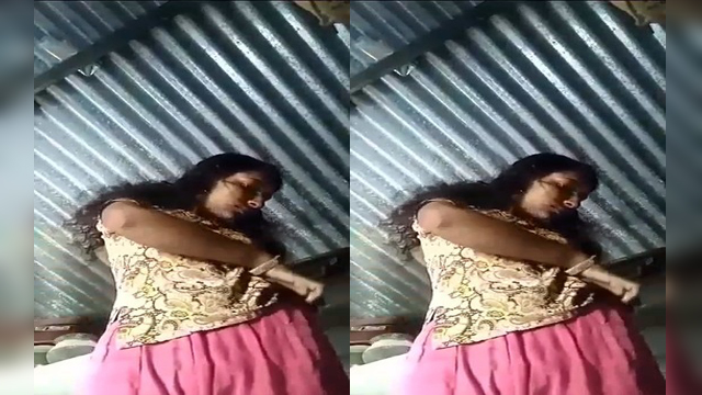 Desi Village Girl Shows boobs and Pussy