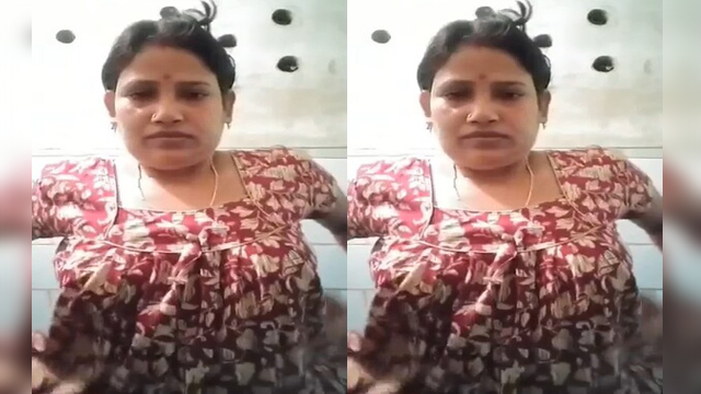Boudi Shows her boobs and pussy