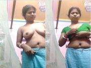 Today Exclusive – Desi Wife Strip her Saree and Shows Nude Body