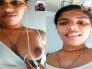 Today Exclusive – Desi Girl Shows her Boobs to Lover On Vc