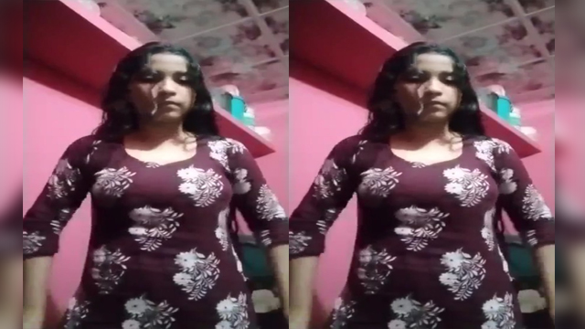 Bangladeshi Beautiful Cute Girl Showing Her Bigboobs And Pussy Part1