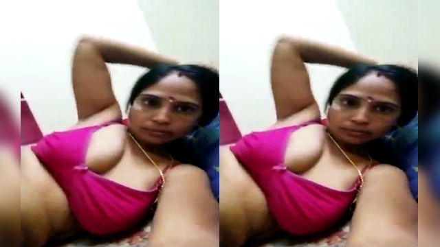 Mature bhabhi making video for lover