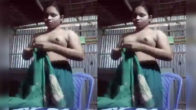 Bangladeshi Village Girl Showing For Lover show boobs
