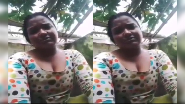 Bangladeshi Unsatisfied Village Bhabi Showing And Fingering