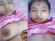 Today Exclusive – Desi Bhabhi Play With her Boobs