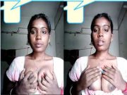 Today Exclusive – Desi Village Girl Shows Boobs To Lover On vc