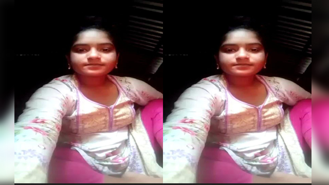 Bangladeshi Beautiful Village Bhabi Showing And Fingering