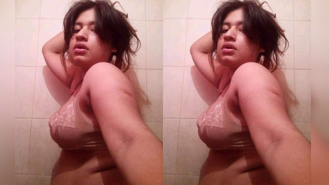 Bangladesi big boobs girl showing 3 clips Part1