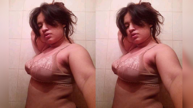 Bangladesi big boobs girl showing 3 clips Part2