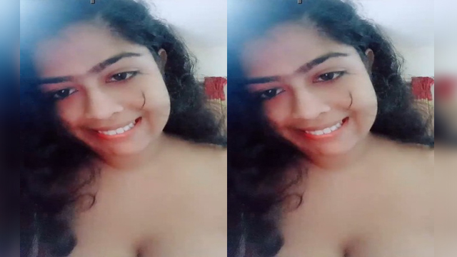 Sexy Indian Girl Shows Her Boobs and Pussy