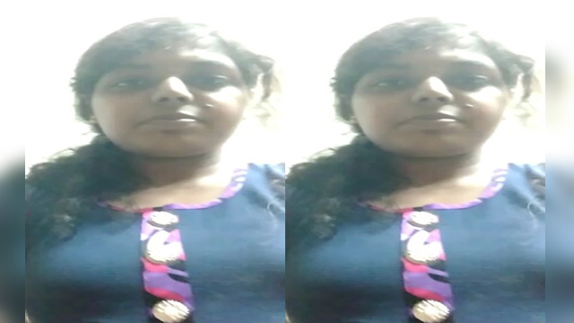 Indian girl showing boobs