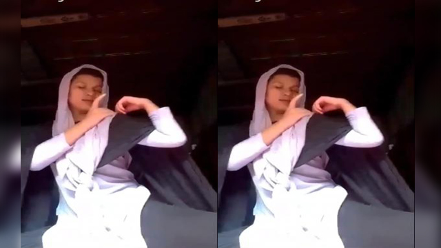 Beautiful Desi Collage Girl Masturbating
