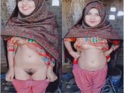Today Exclusive -Cute Paki Girl Shows her Boobs Pussy