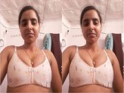 Horny Desi Bhabhi Shows her Nude Body And Fingering Part 1