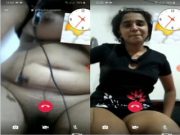 Cute Lankan Girl Shows Boobs and pussy On Vc