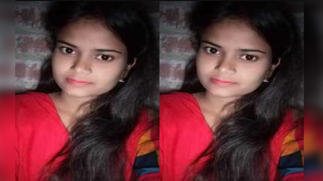 Desi girl showing boobs