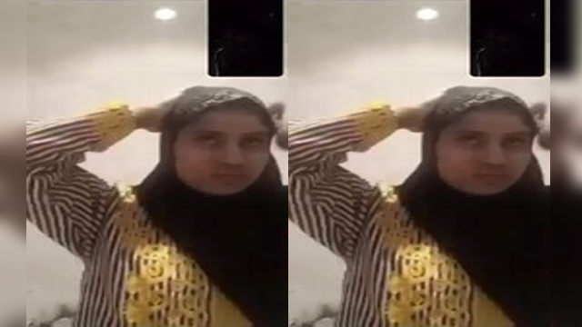 Hijabi Desi Girl Showing