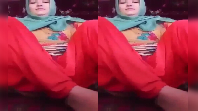 Bhabhi showing pussy