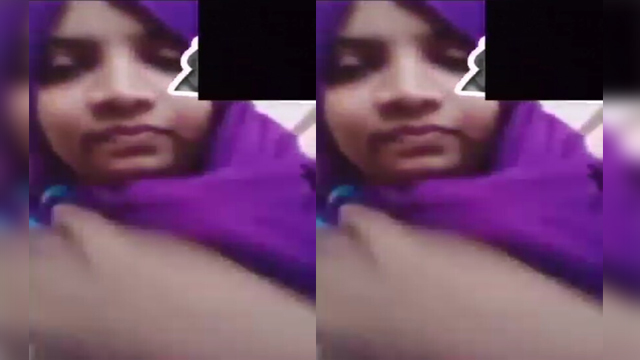 Bangladesi girl showing big boobs