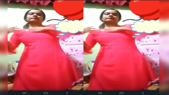 Bangladesi girl showing boobs