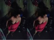 Today Exclusive -Desi Bhabhi Shows Her Boobs