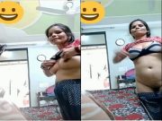 Today Exclusive -Desi Aunty Showing her Boobs and Pussy on VC
