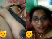 Today Exclusive -Horny Desi Bahbhi Shows Her Boobs and Pussy on VC
