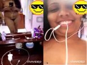 Cute Lankan girl Shows her Boobs