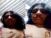 Today Exclusive -Desi Bhabhi Shows her Boobs On VC