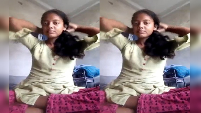Desi girl showing boobs