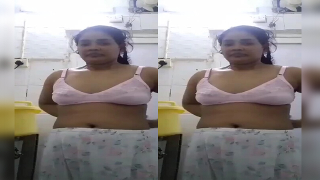 Unsatisfied bhabhi fingering