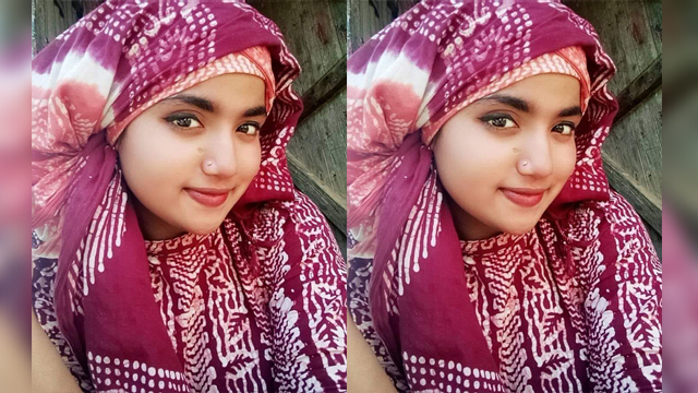 Bangladeshi Beautiful Sexy Girl Showing Boobs Part1