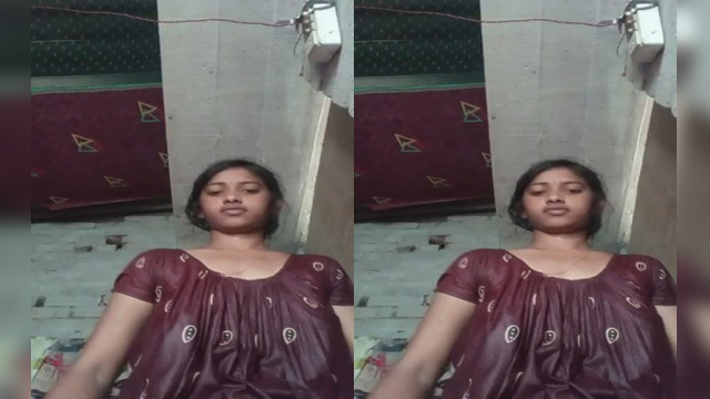 cute Indian Girl Shows Boob