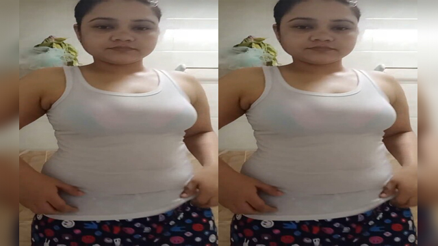 Beautiful Bhabi Showing Before Bath
