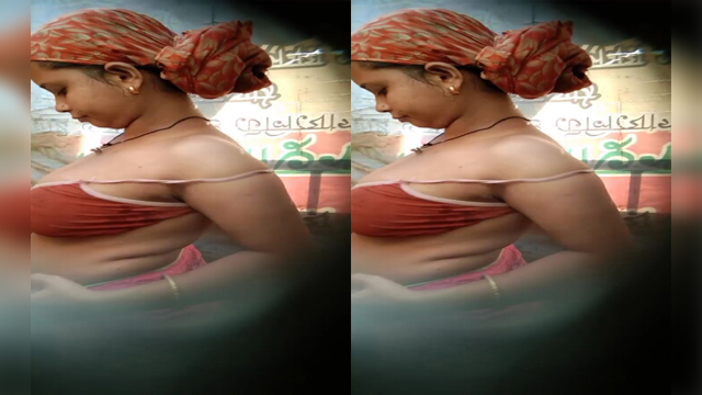 Bangladeshi Village Bhabi Bathing Captured Secretly Part1