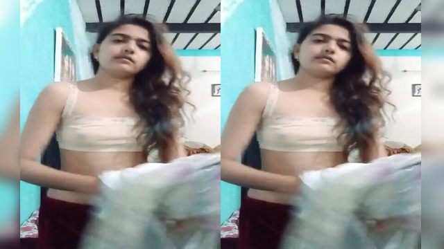 Desi girl shows Boobs Part2